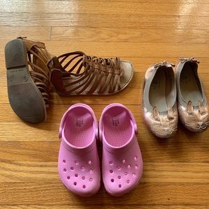 Toddler size 8/9 shoes. GUC. Lot of 3 pair